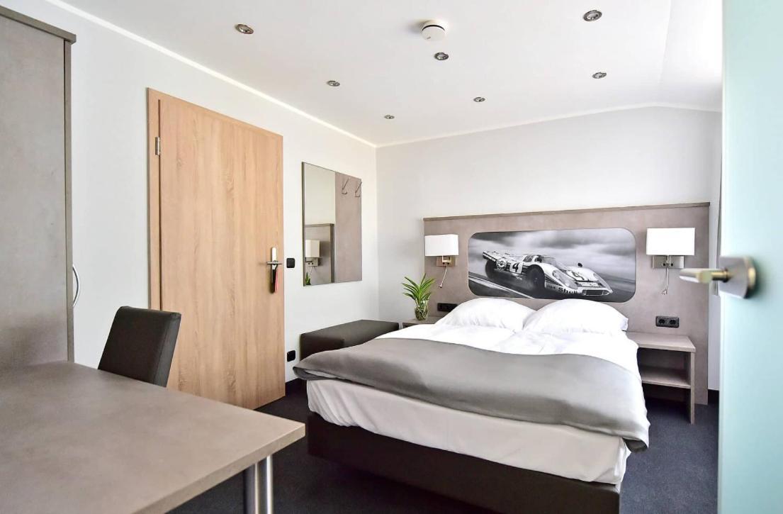 Gt3 Hotel Honerath Esterno foto